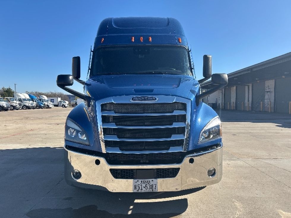 Sleeper Tractor-Heavy Duty Tractors-Freightliner-2021-T12664ST-Dallas-TX-534,522\n\t\tmiles-$ 65,000 - Image 2