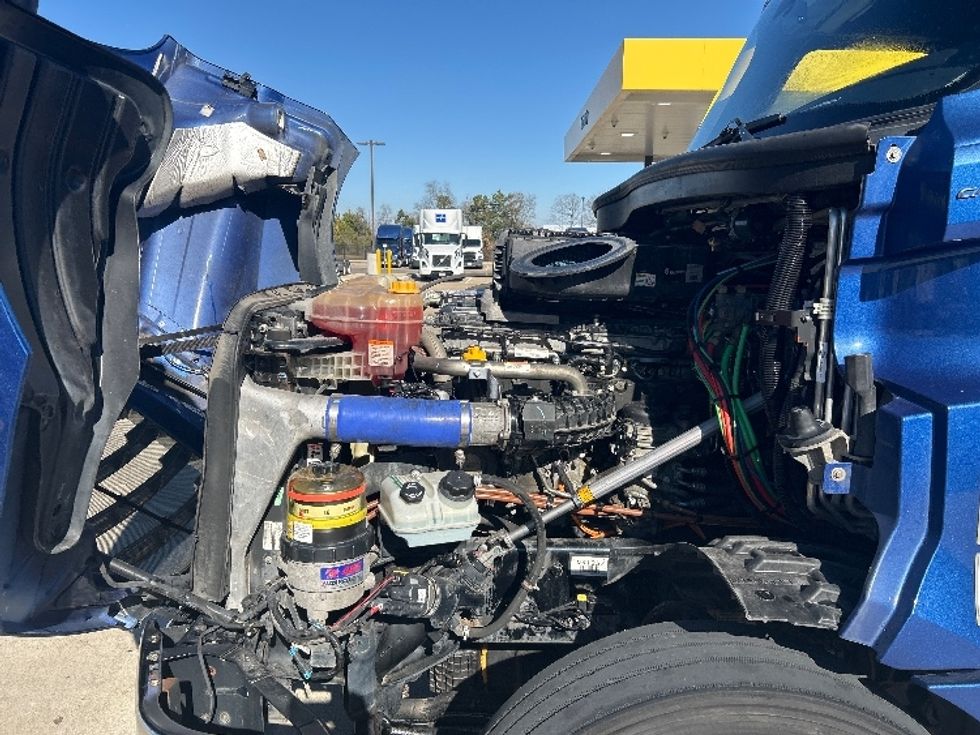 Sleeper Tractor-Heavy Duty Tractors-Freightliner-2021-T12664ST-Dallas-TX-534,522\n\t\tmiles-$ 65,000 - Image 21