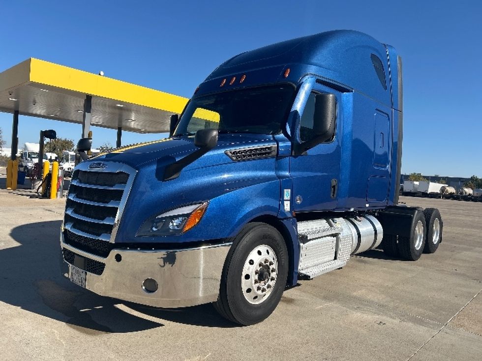 Sleeper Tractor-Heavy Duty Tractors-Freightliner-2021-T12664ST-Dallas-TX-534,522\n\t\tmiles-$ 65,000 - Image 3