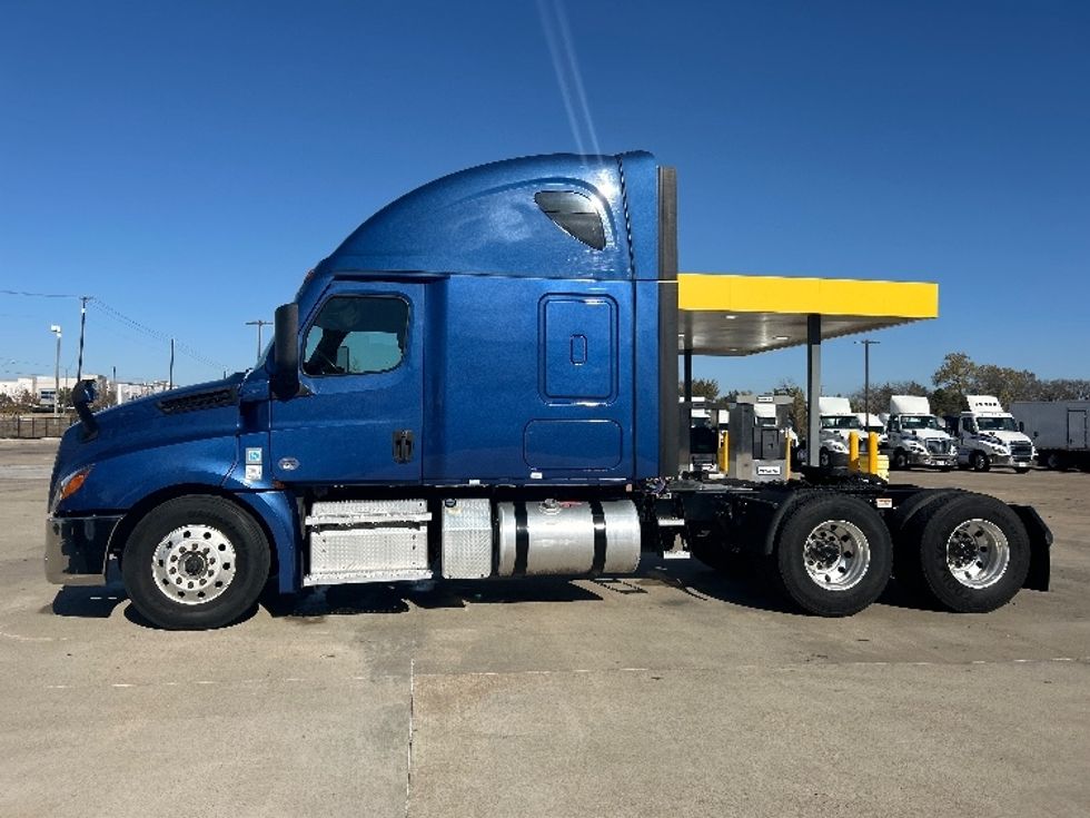 Sleeper Tractor-Heavy Duty Tractors-Freightliner-2021-T12664ST-Dallas-TX-534,522\n\t\tmiles-$ 65,000 - Image 4