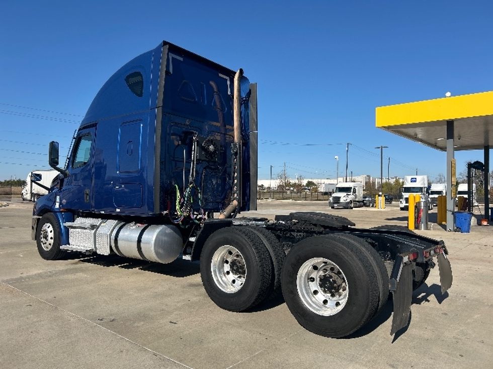 Sleeper Tractor-Heavy Duty Tractors-Freightliner-2021-T12664ST-Dallas-TX-534,522\n\t\tmiles-$ 65,000 - Image 5