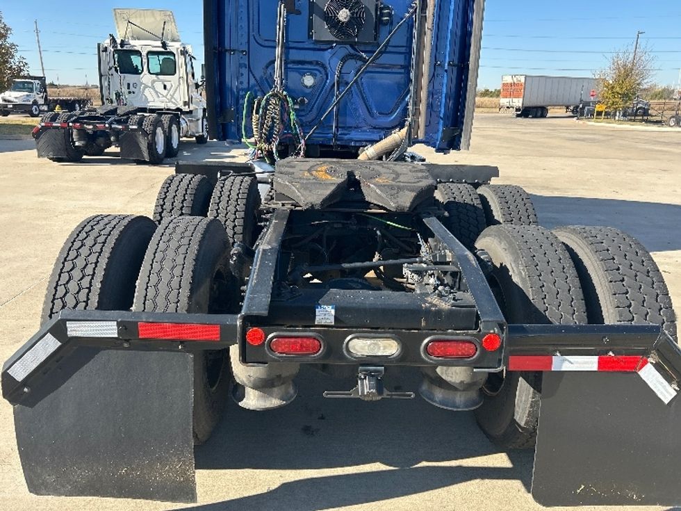 Sleeper Tractor-Heavy Duty Tractors-Freightliner-2021-T12664ST-Dallas-TX-534,522\n\t\tmiles-$ 65,000 - Image 6