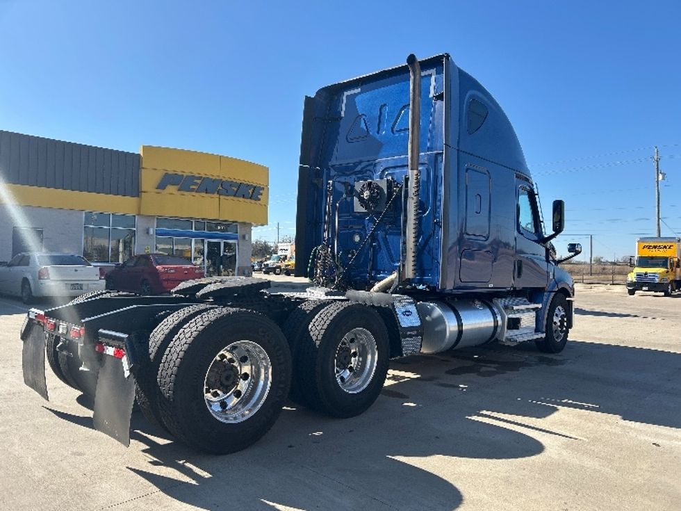 Sleeper Tractor-Heavy Duty Tractors-Freightliner-2021-T12664ST-Dallas-TX-534,522\n\t\tmiles-$ 65,000 - Image 7