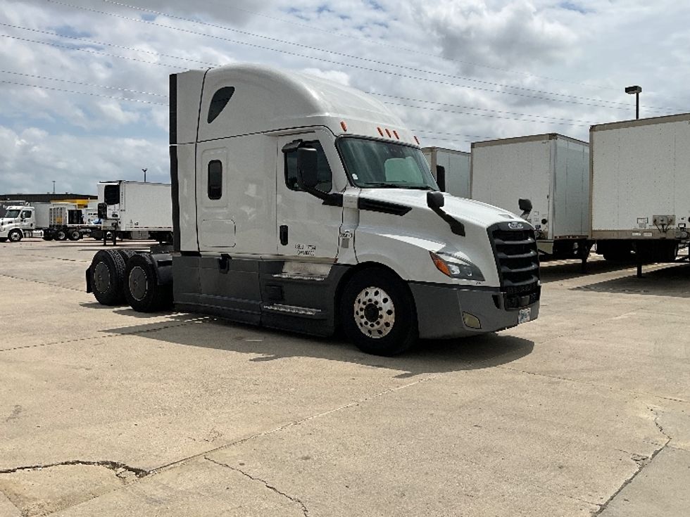 Sleeper Tractor-Heavy Duty Tractors-Freightliner-2021-T12664ST-Dallas-TX-559,773\n\t\tmiles-$ 66,500 - Image 1
