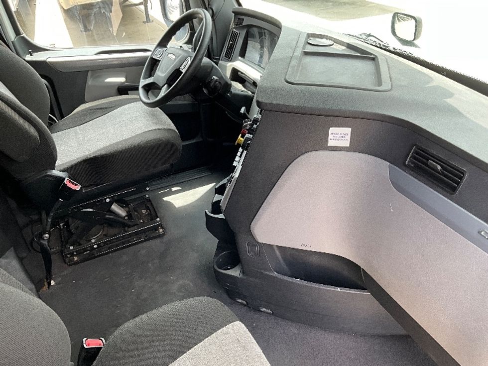 Sleeper Tractor-Heavy Duty Tractors-Freightliner-2021-T12664ST-Dallas-TX-559,773\n\t\tmiles-$ 66,500 - Image 15