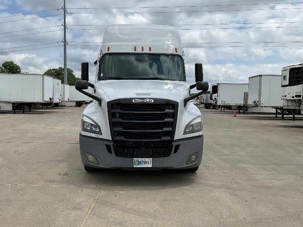 Sleeper Tractor-Heavy Duty Tractors-Freightliner-2021-T12664ST-Dallas-TX-559,773\n\t\tmiles-$ 66,500 - Image 2