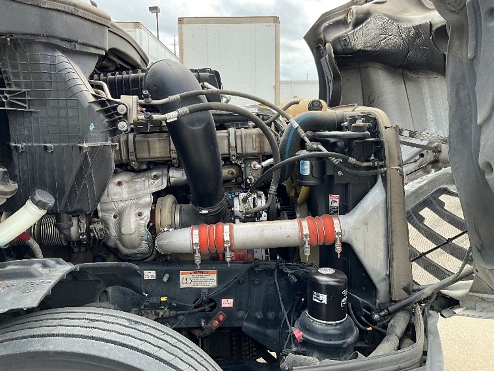 Sleeper Tractor-Heavy Duty Tractors-Freightliner-2021-T12664ST-Dallas-TX-559,773\n\t\tmiles-$ 66,500 - Image 20