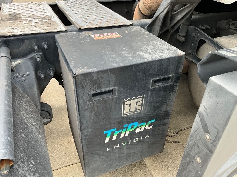 Sleeper Tractor-Heavy Duty Tractors-Freightliner-2021-T12664ST-Dallas-TX-559,773\n\t\tmiles-$ 66,500 - Image 22