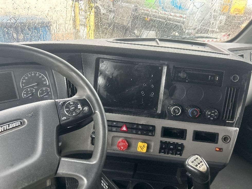 Sleeper Tractor-Heavy Duty Tractors-Freightliner-2021-T12664ST-Dallas-TX-719,995\n\t\tmiles-$ 39,500 - Image 11