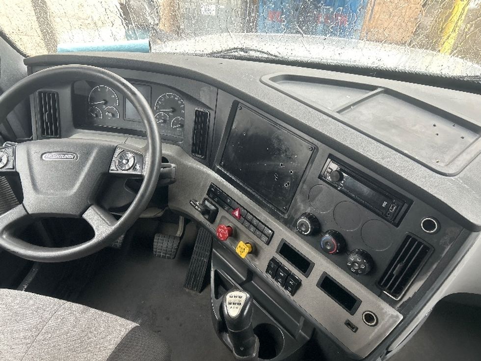 Sleeper Tractor-Heavy Duty Tractors-Freightliner-2021-T12664ST-Dallas-TX-719,995\n\t\tmiles-$ 39,500 - Image 12