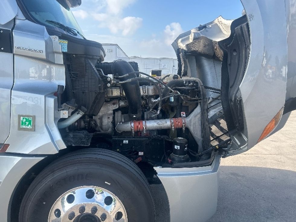 Sleeper Tractor-Heavy Duty Tractors-Freightliner-2021-T12664ST-Dallas-TX-719,995\n\t\tmiles-$ 39,500 - Image 20