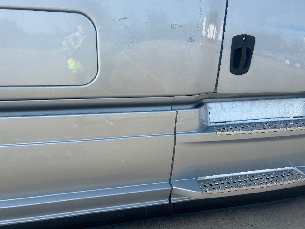 Sleeper Tractor-Heavy Duty Tractors-Freightliner-2021-T12664ST-Dallas-TX-719,995\n\t\tmiles-$ 39,500 - Image 24