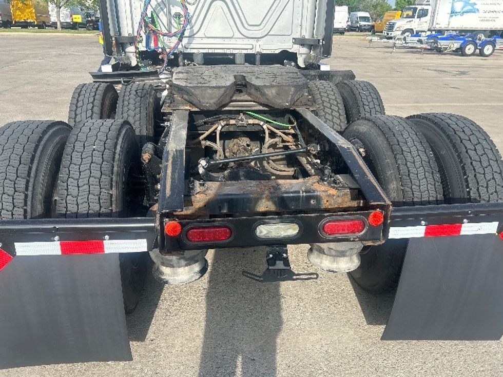 Sleeper Tractor-Heavy Duty Tractors-Freightliner-2021-T12664ST-Dallas-TX-719,995\n\t\tmiles-$ 39,500 - Image 25