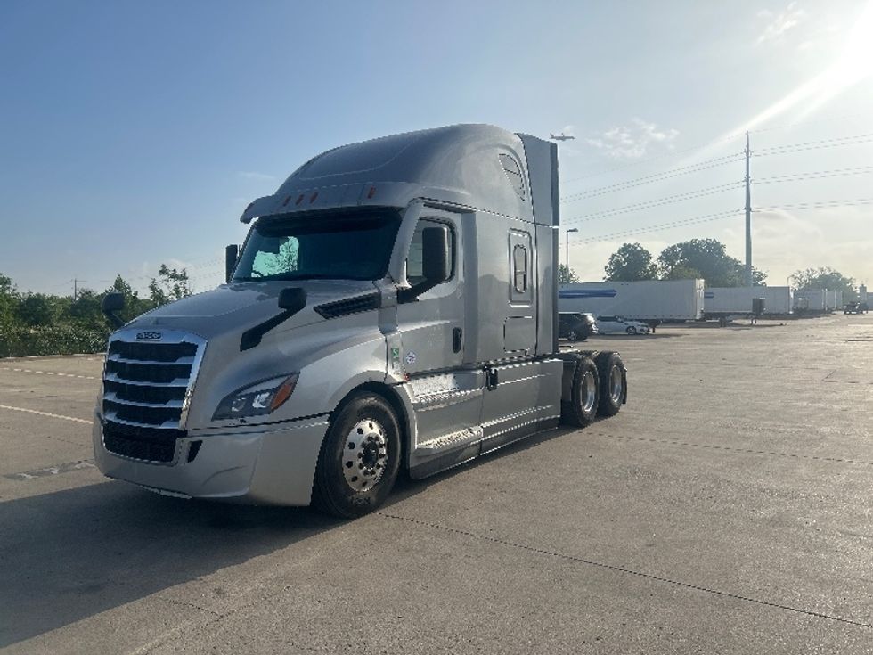 Sleeper Tractor-Heavy Duty Tractors-Freightliner-2021-T12664ST-Dallas-TX-719,995\n\t\tmiles-$ 39,500 - Image 3