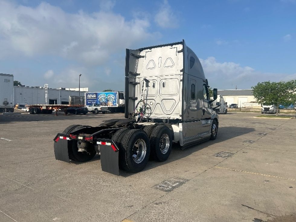Sleeper Tractor-Heavy Duty Tractors-Freightliner-2021-T12664ST-Dallas-TX-719,995\n\t\tmiles-$ 39,500 - Image 7