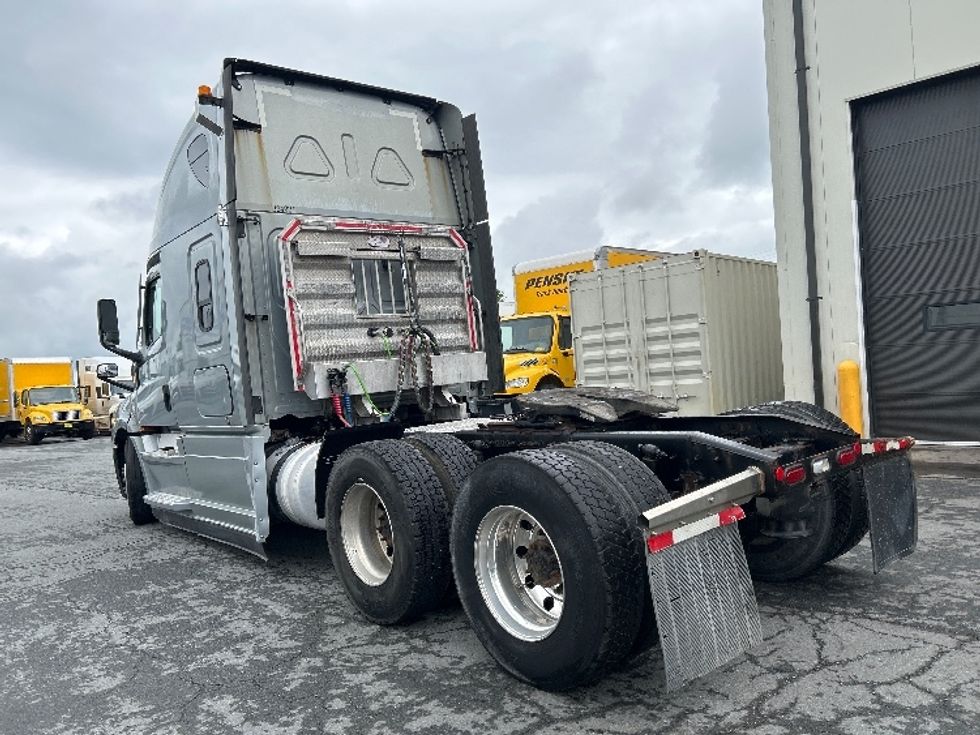 Sleeper Tractor-Heavy Duty Tractors-Freightliner-2021-T12664ST-Dartmouth-NS-821,245\n\t\tkm-$ 88,750 - Image 5