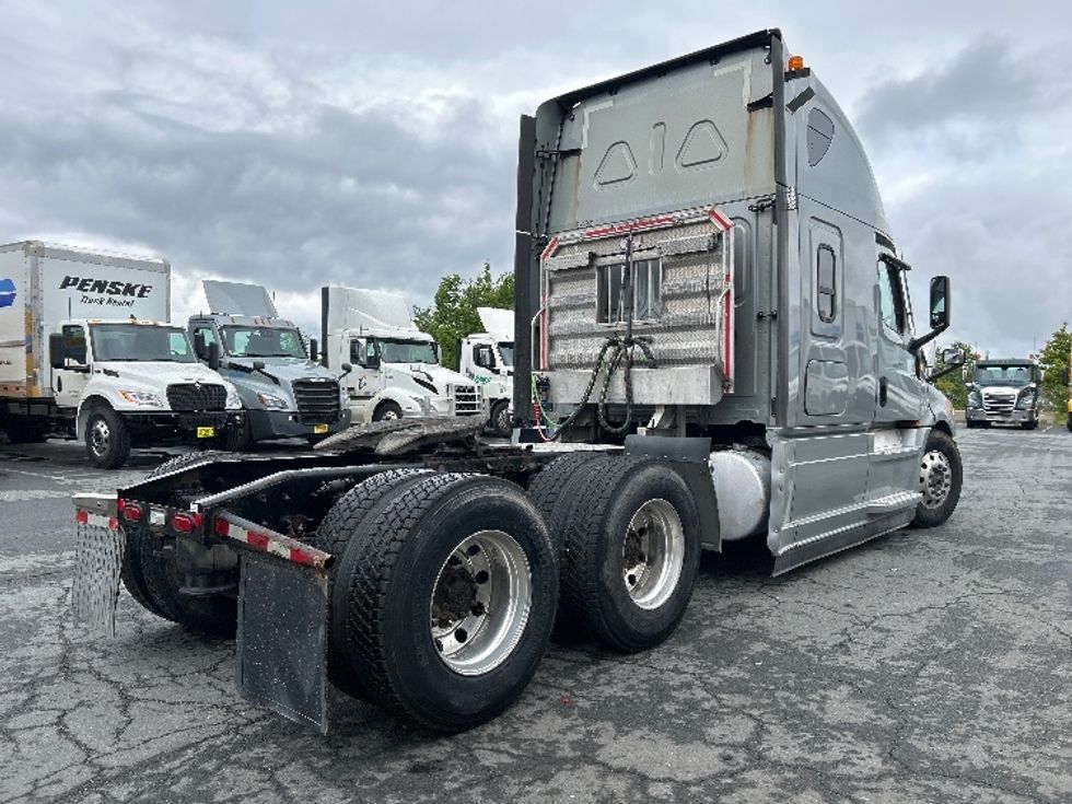 Sleeper Tractor-Heavy Duty Tractors-Freightliner-2021-T12664ST-Dartmouth-NS-821,245\n\t\tkm-$ 88,750 - Image 7