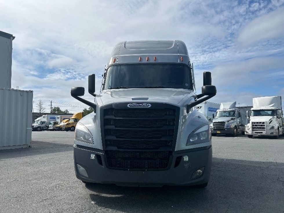 Sleeper Tractor-Heavy Duty Tractors-Freightliner-2021-T12664ST-Dartmouth-NS-837,944\n\t\tkm-$ 88,250 - Image 2
