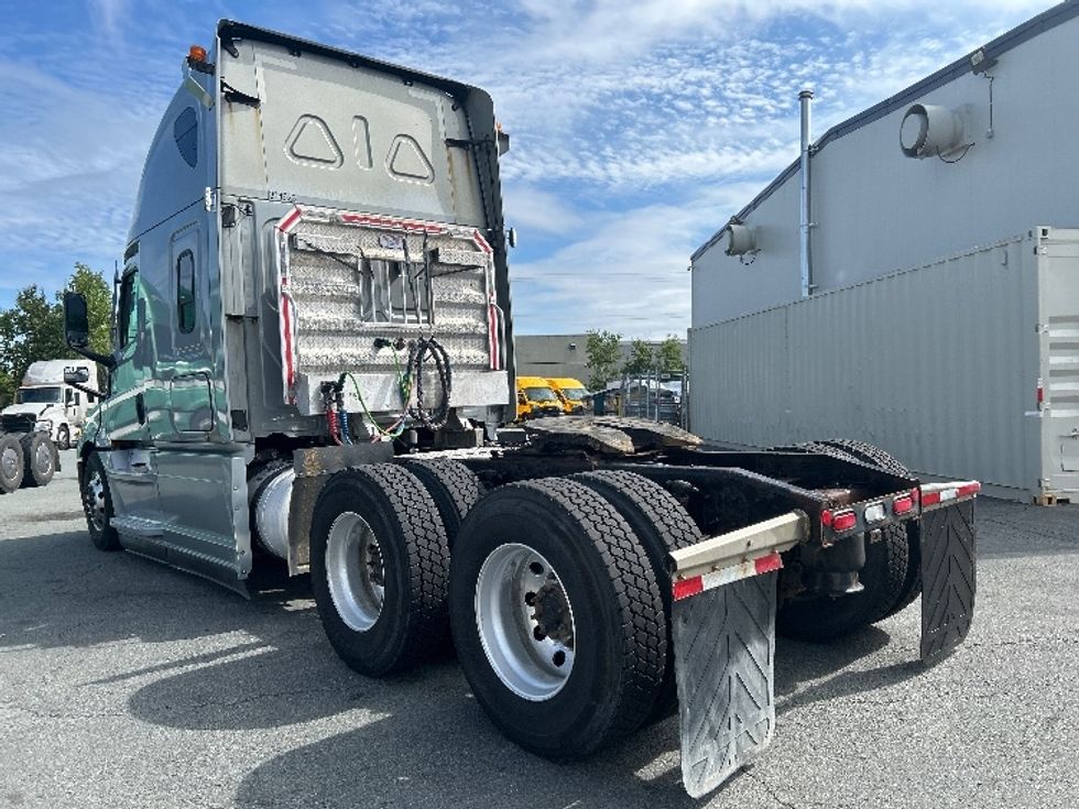 Sleeper Tractor-Heavy Duty Tractors-Freightliner-2021-T12664ST-Dartmouth-NS-837,944\n\t\tkm-$ 88,250 - Image 5