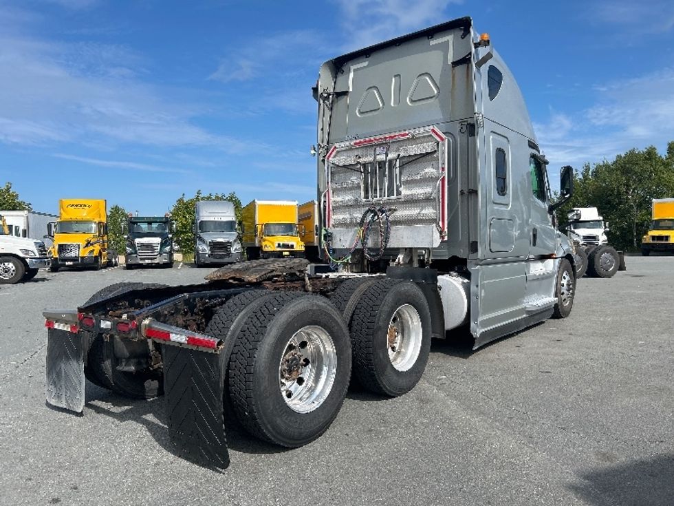 Sleeper Tractor-Heavy Duty Tractors-Freightliner-2021-T12664ST-Dartmouth-NS-837,944\n\t\tkm-$ 88,250 - Image 7