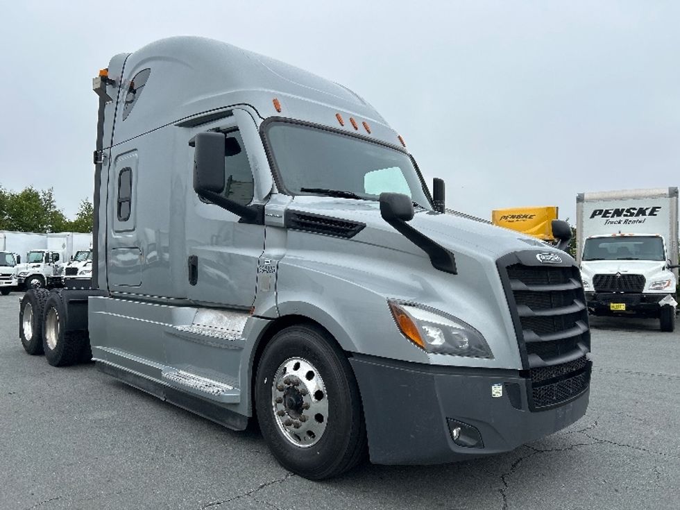 Sleeper Tractor-Heavy Duty Tractors-Freightliner-2021-T12664ST-Dartmouth-NS-863,277\n\t\tkm-$ 85,500 - Image 1