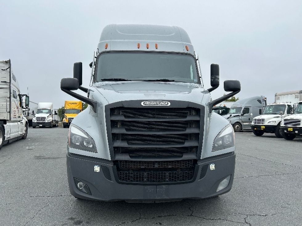 Sleeper Tractor-Heavy Duty Tractors-Freightliner-2021-T12664ST-Dartmouth-NS-863,277\n\t\tkm-$ 85,500 - Image 2