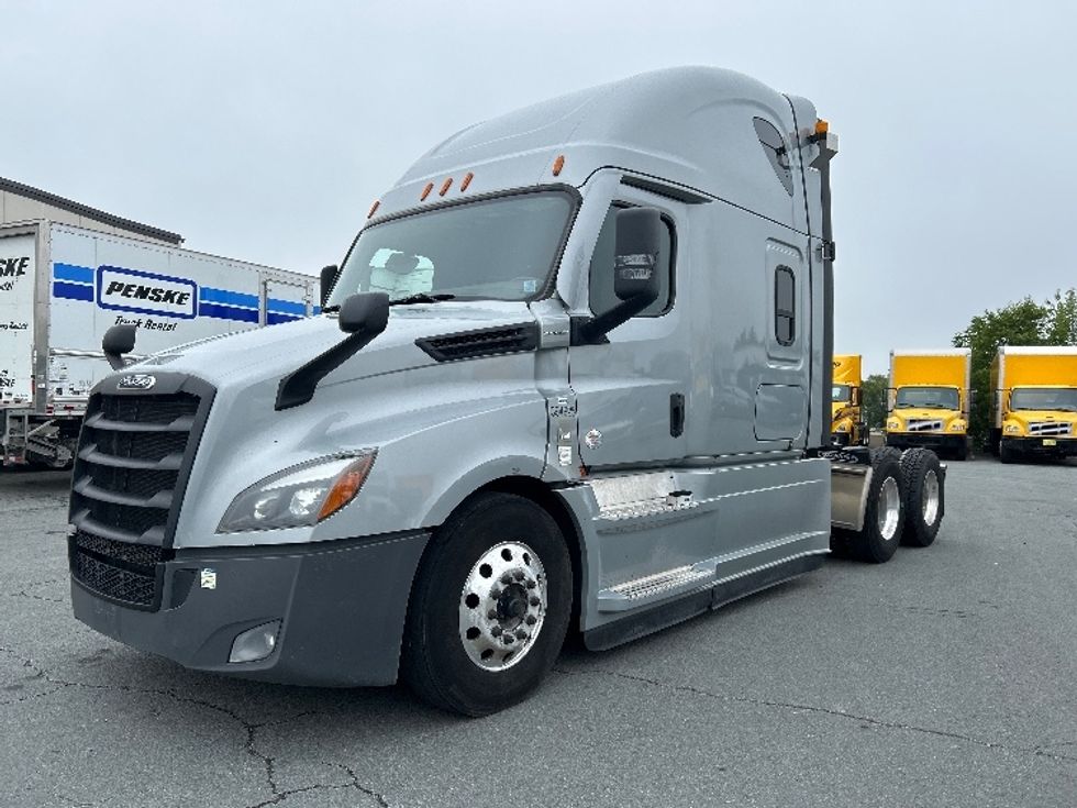 Sleeper Tractor-Heavy Duty Tractors-Freightliner-2021-T12664ST-Dartmouth-NS-863,277\n\t\tkm-$ 85,500 - Image 3