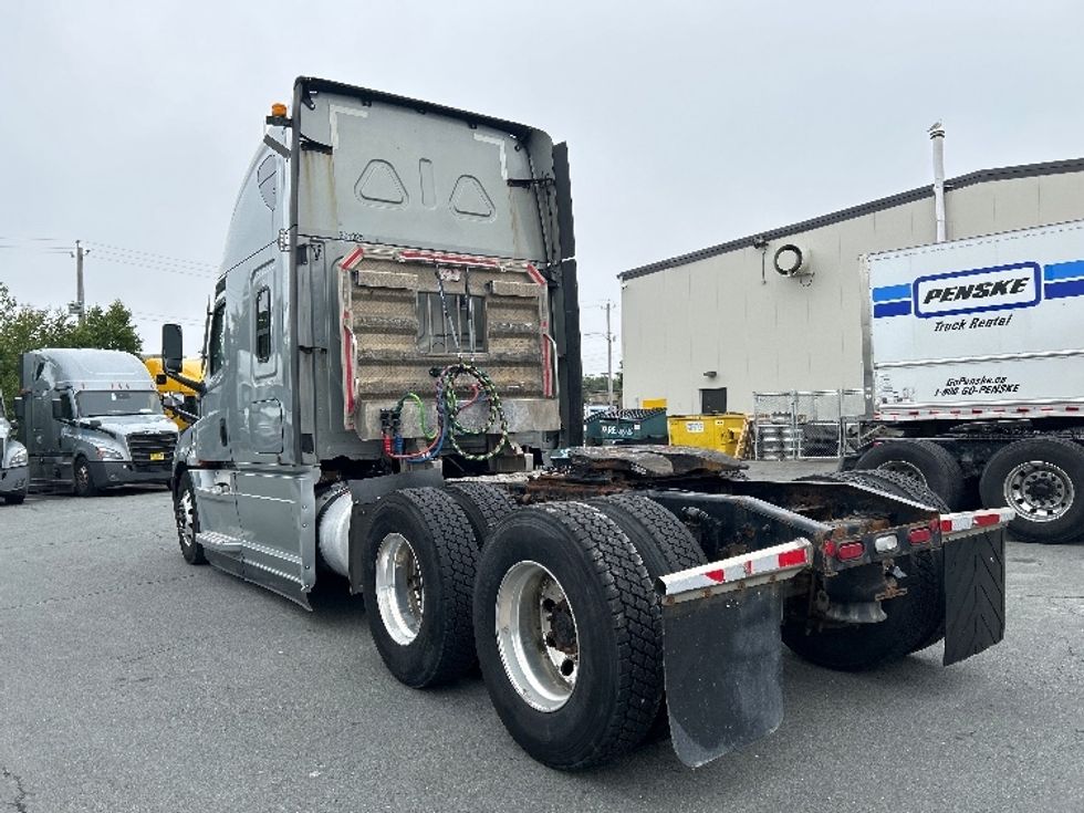 Sleeper Tractor-Heavy Duty Tractors-Freightliner-2021-T12664ST-Dartmouth-NS-863,277\n\t\tkm-$ 85,500 - Image 5