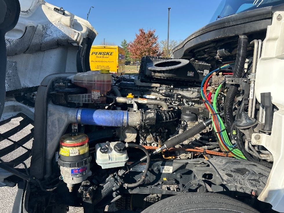 Sleeper Tractor-Heavy Duty Tractors-Freightliner-2021-T12664ST-Davenport-IA-546,042\n\t\tmiles-$ 60,500 - Image 21