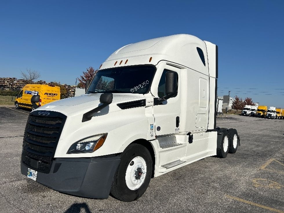 Sleeper Tractor-Heavy Duty Tractors-Freightliner-2021-T12664ST-Davenport-IA-546,042\n\t\tmiles-$ 60,500 - Image 3