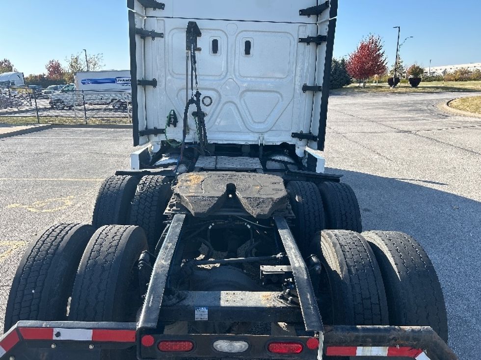 Sleeper Tractor-Heavy Duty Tractors-Freightliner-2021-T12664ST-Davenport-IA-546,042\n\t\tmiles-$ 60,500 - Image 6
