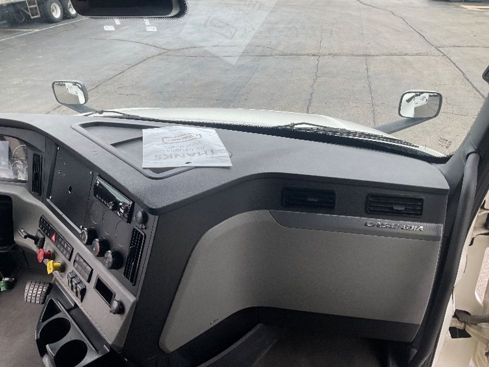 Sleeper Tractor-Heavy Duty Tractors-Freightliner-2021-T12664ST-Dayton-OH-632,884\n\t\tmiles-$ 50,750 - Image 13