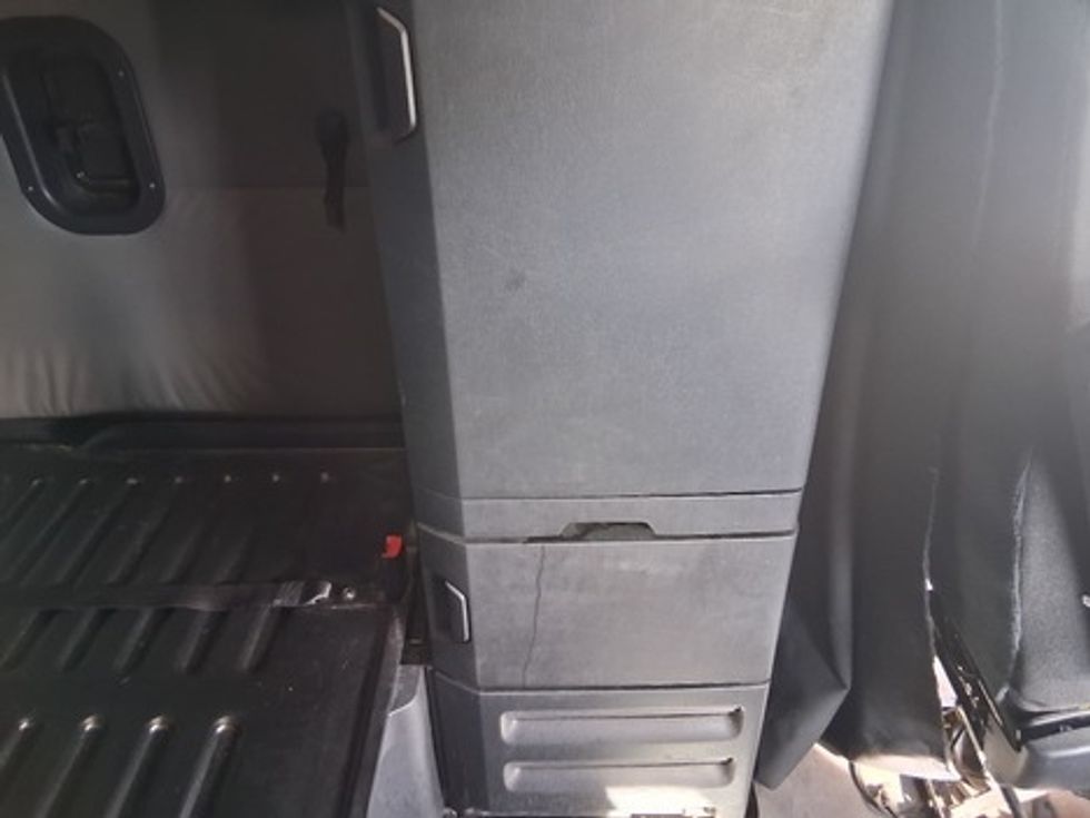 Sleeper Tractor-Heavy Duty Tractors-Freightliner-2021-T12664ST-Dayton-OH-632,884\n\t\tmiles-$ 50,750 - Image 16