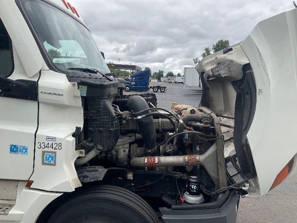 Sleeper Tractor-Heavy Duty Tractors-Freightliner-2021-T12664ST-Dayton-OH-632,884\n\t\tmiles-$ 50,750 - Image 17