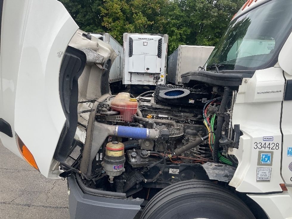 Sleeper Tractor-Heavy Duty Tractors-Freightliner-2021-T12664ST-Dayton-OH-632,884\n\t\tmiles-$ 50,750 - Image 18