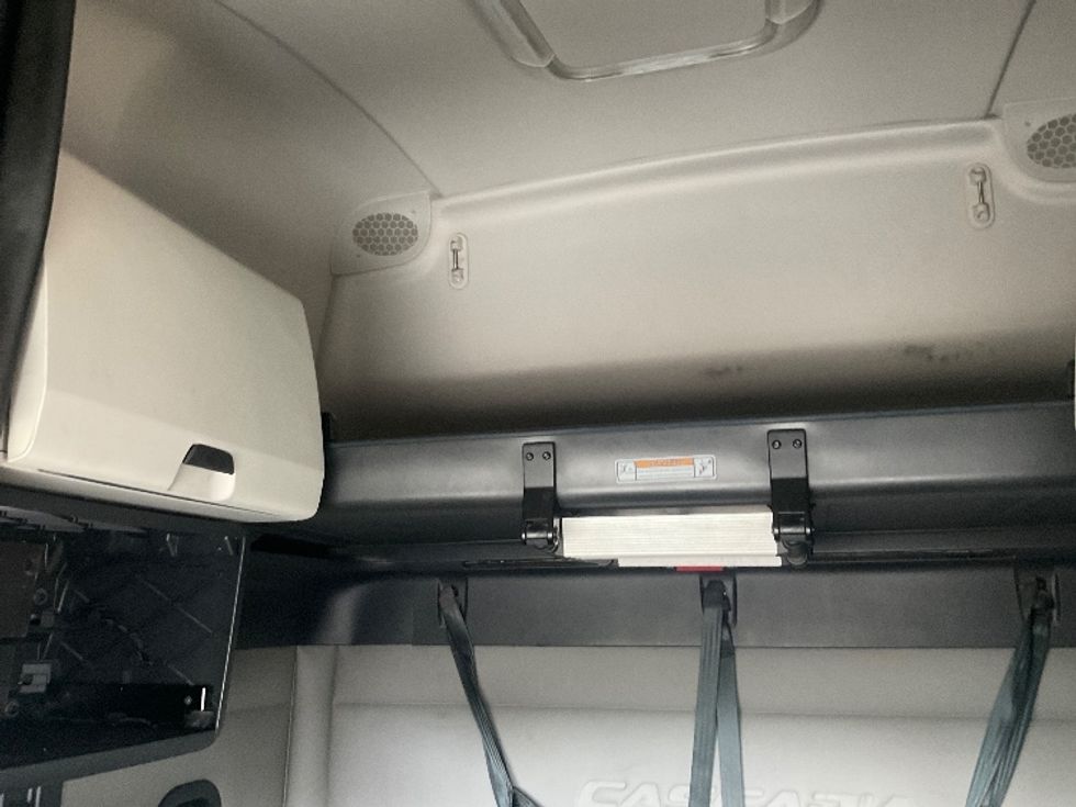 Sleeper Tractor-Heavy Duty Tractors-Freightliner-2021-T12664ST-Dayton-OH-632,884\n\t\tmiles-$ 50,750 - Image 19