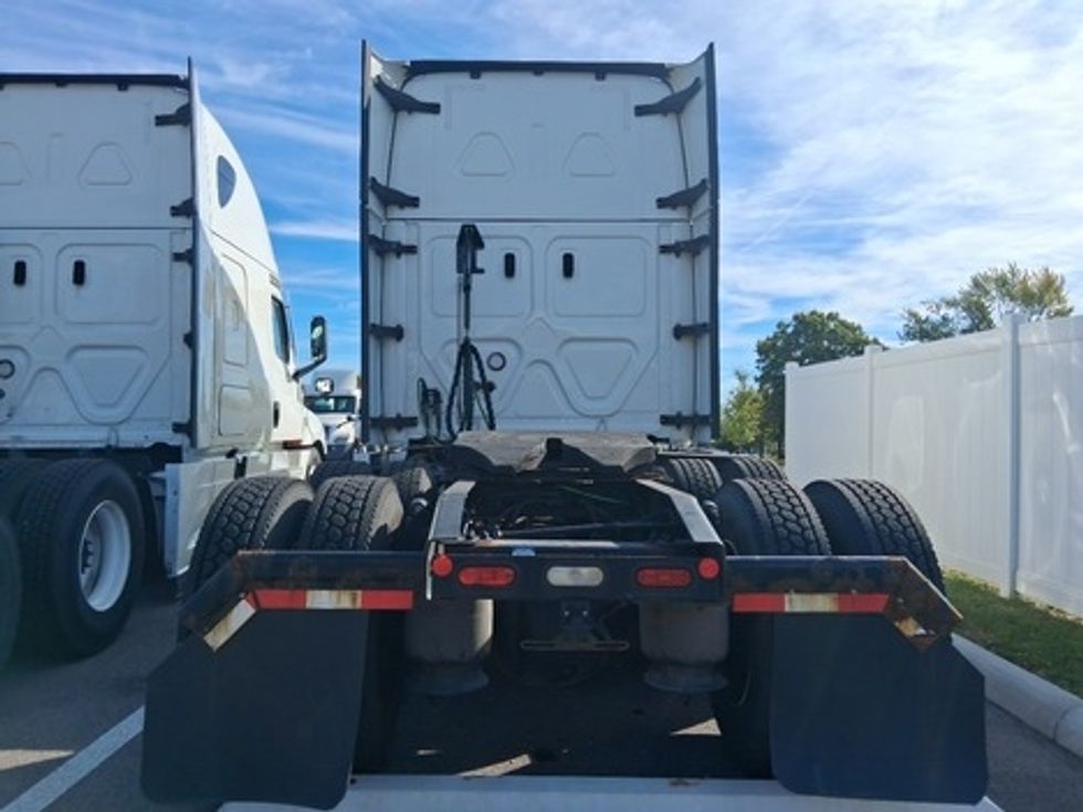 Sleeper Tractor-Heavy Duty Tractors-Freightliner-2021-T12664ST-Dayton-OH-632,884\n\t\tmiles-$ 50,750 - Image 5