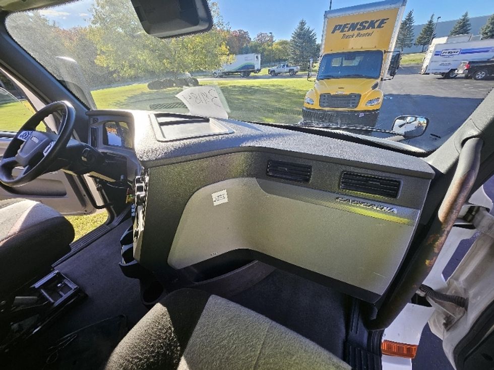 Sleeper Tractor-Heavy Duty Tractors-Freightliner-2021-T12664ST-De Pere-WI-434,106\n\t\tmiles-$ 69,000 - Image 14