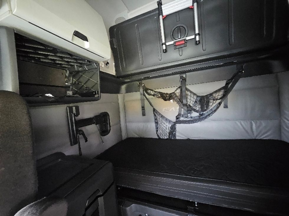 Sleeper Tractor-Heavy Duty Tractors-Freightliner-2021-T12664ST-De Pere-WI-434,106\n\t\tmiles-$ 69,000 - Image 18