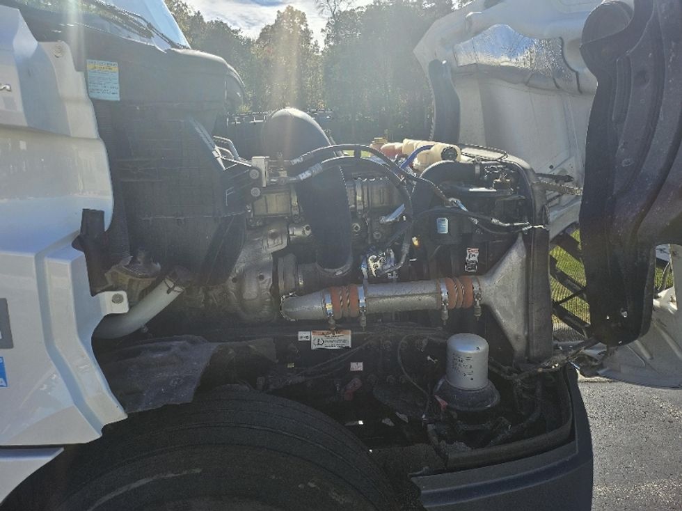 Sleeper Tractor-Heavy Duty Tractors-Freightliner-2021-T12664ST-De Pere-WI-434,106\n\t\tmiles-$ 69,000 - Image 19