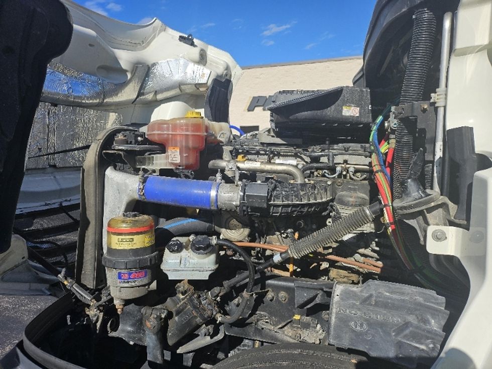 Sleeper Tractor-Heavy Duty Tractors-Freightliner-2021-T12664ST-De Pere-WI-434,106\n\t\tmiles-$ 69,000 - Image 20