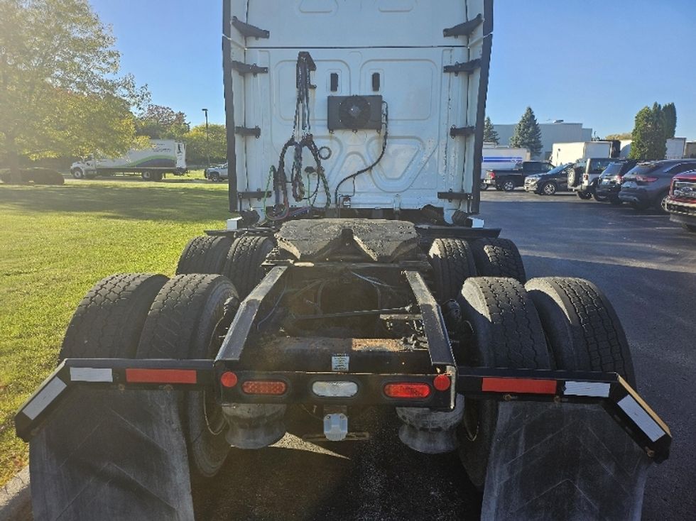 Sleeper Tractor-Heavy Duty Tractors-Freightliner-2021-T12664ST-De Pere-WI-434,106\n\t\tmiles-$ 69,000 - Image 6