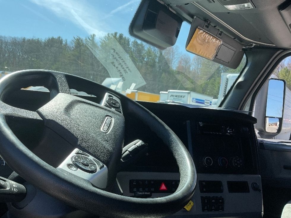 Sleeper Tractor-Heavy Duty Tractors-Freightliner-2021-T12664ST-De Pere-WI-555,976\n\t\tmiles-$ 56,500 - Image 10