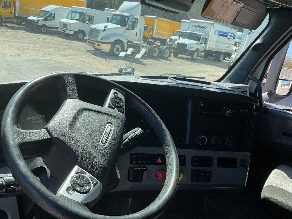 Sleeper Tractor-Heavy Duty Tractors-Freightliner-2021-T12664ST-De Pere-WI-555,976\n\t\tmiles-$ 56,500 - Image 11