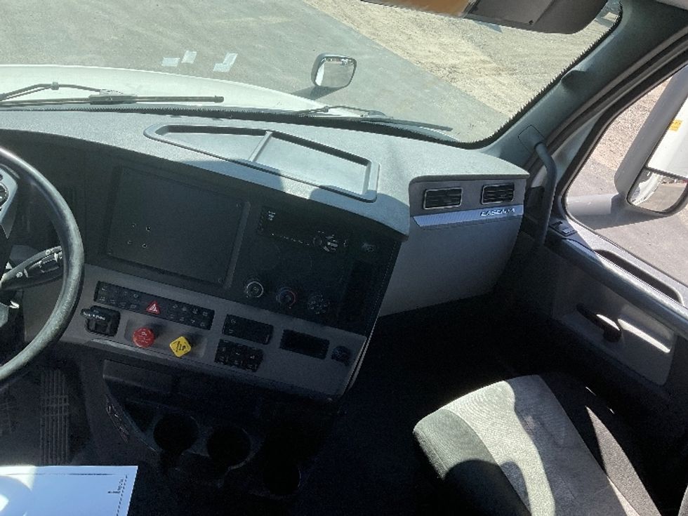 Sleeper Tractor-Heavy Duty Tractors-Freightliner-2021-T12664ST-De Pere-WI-555,976\n\t\tmiles-$ 56,500 - Image 12