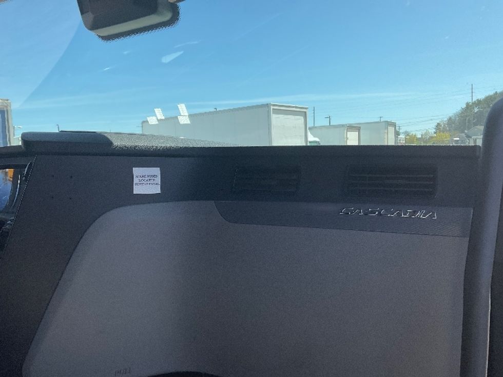 Sleeper Tractor-Heavy Duty Tractors-Freightliner-2021-T12664ST-De Pere-WI-555,976\n\t\tmiles-$ 56,500 - Image 14