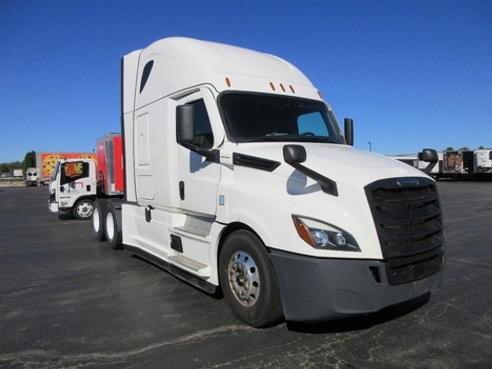 Sleeper Tractor-Heavy Duty Tractors-Freightliner-2021-T12664ST-De Pere-WI-555,976\n\t\tmiles-$ 56,500 - Image 3