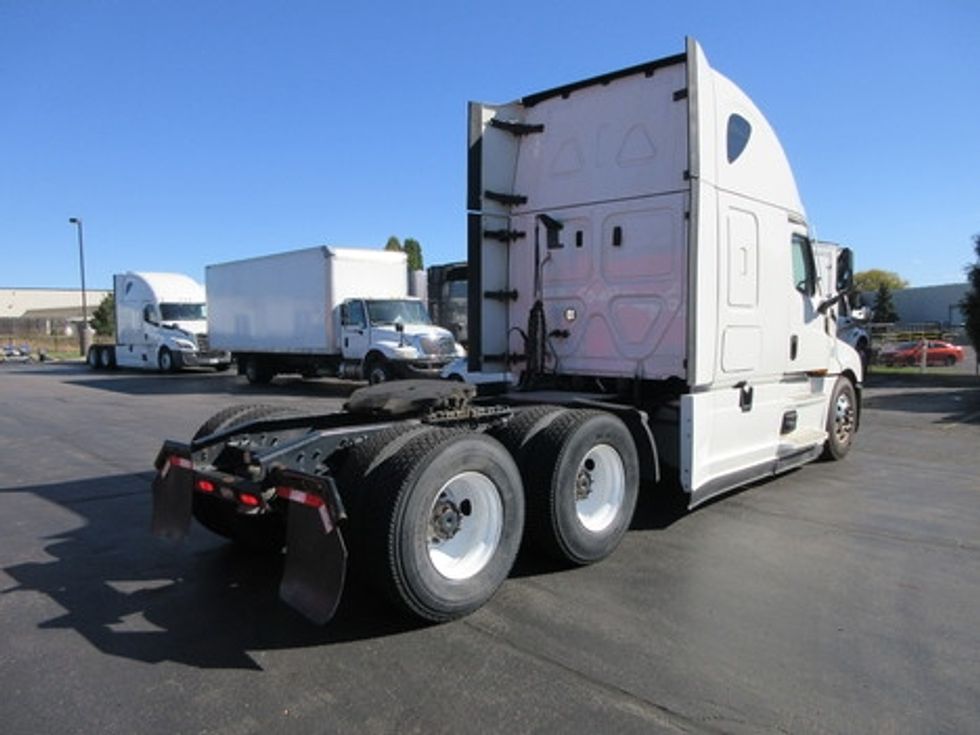 Sleeper Tractor-Heavy Duty Tractors-Freightliner-2021-T12664ST-De Pere-WI-555,976\n\t\tmiles-$ 56,500 - Image 5