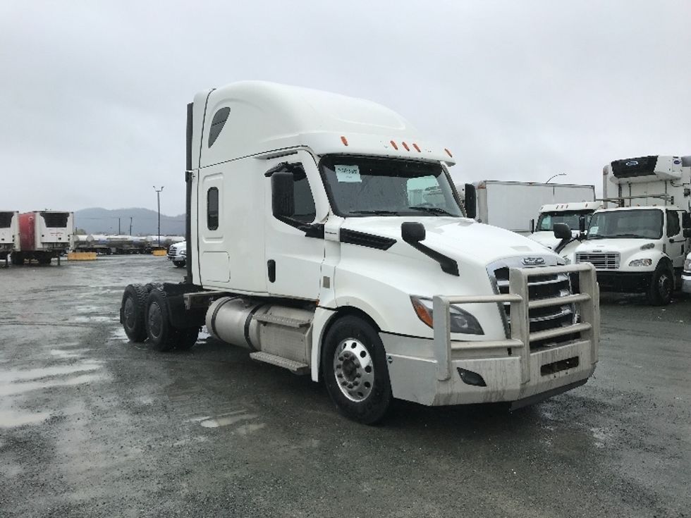 Sleeper Tractor-Heavy Duty Tractors-Freightliner-2021-T12664ST-Delta-BC-739,255\n\t\tkm-$ 78,750 - Image 1
