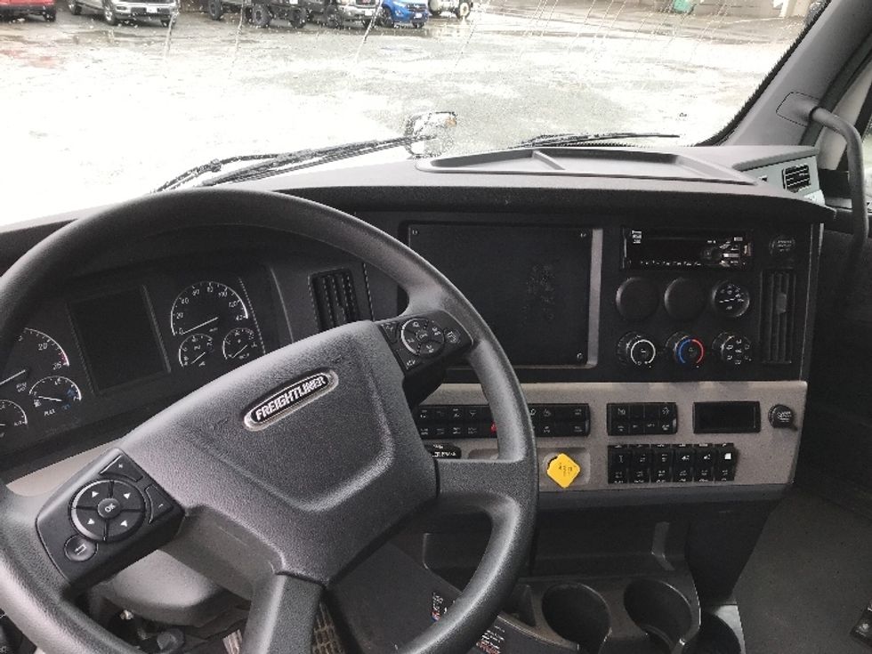 Sleeper Tractor-Heavy Duty Tractors-Freightliner-2021-T12664ST-Delta-BC-739,255\n\t\tkm-$ 78,750 - Image 11